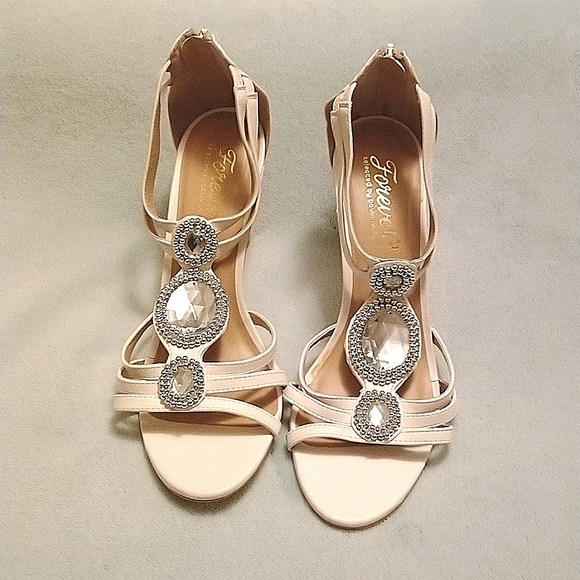 Forever Selected By Paula Abdul White Strappy Heels - Picture 1 of 12